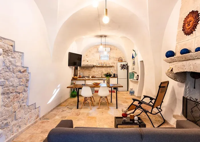 Trullo Nonno Vittorio Latiano